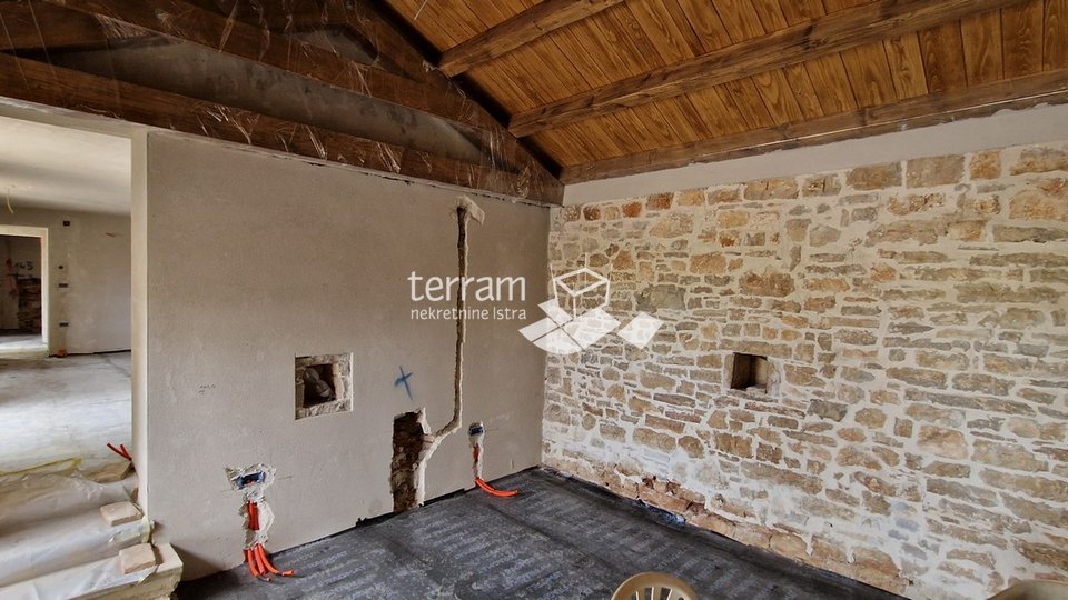 Istria, Barban, Istrian stone house 170m2 with swimming pool and garden of 2000m2, for sale