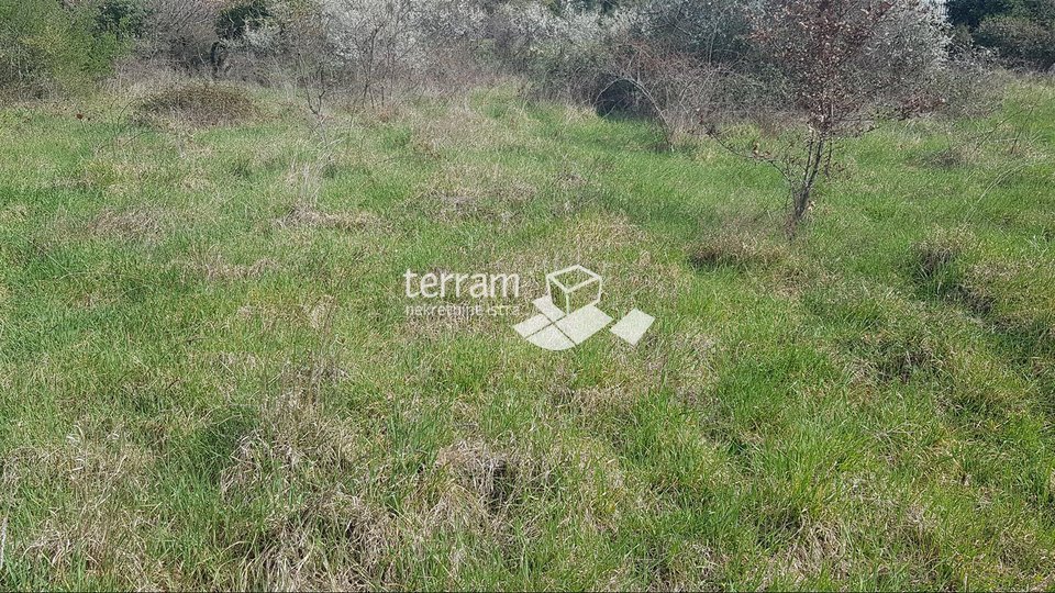 Istria, Rovinj, building and agricultural land 2336m2