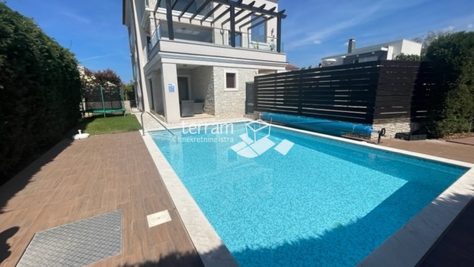 Istra, Fažana, villa sa poglednom na more, 310m2, bazen, namješteno!! #prodaja