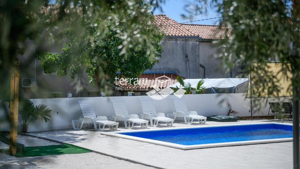 Istra, Krnica, kuća 170m2, 5SS+DB, bazen, okućnica 250m2, namješteno!! #prodaja