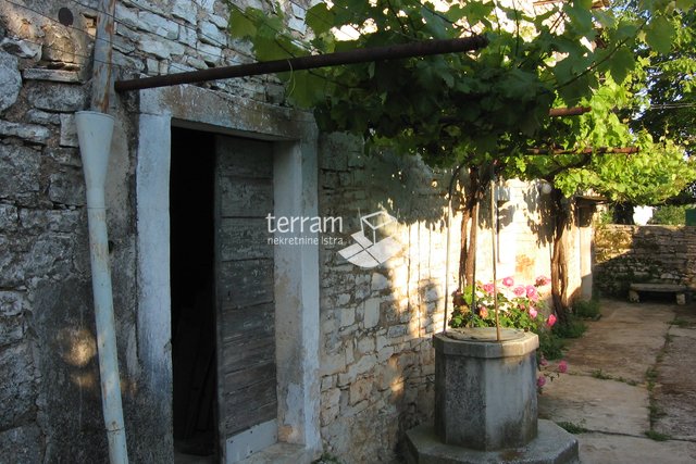 Istra, Barban, kamena kuća za adaptaciju 240m2 s okućnicom 480m2 prodaja