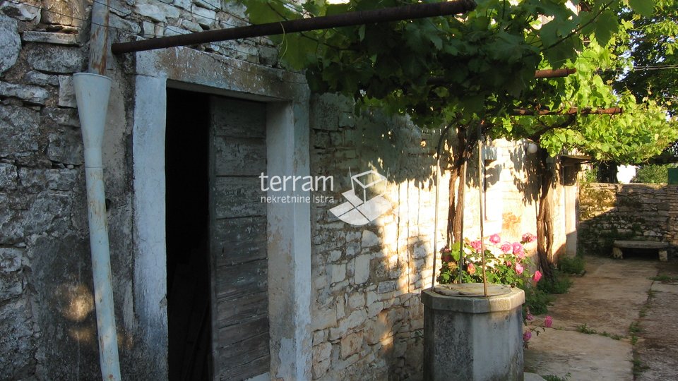 Istria, Barban, stone house for renovation 240m2 with garden 480m2 for sale
