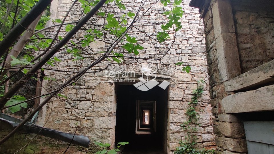 Istrien, Vodnjan, altes istrisches Steinhaus 200m2 mit Garten 100m2, zu verkaufen