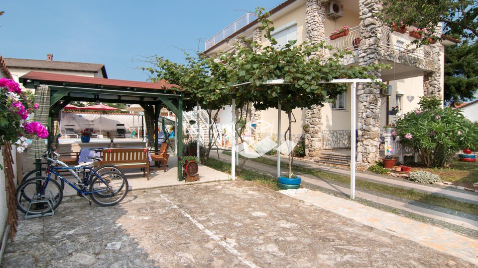 Istrien, Fažana, Valbandon, Einfamilienhaus 438m2 mit Swimmingpool, zu verkaufen