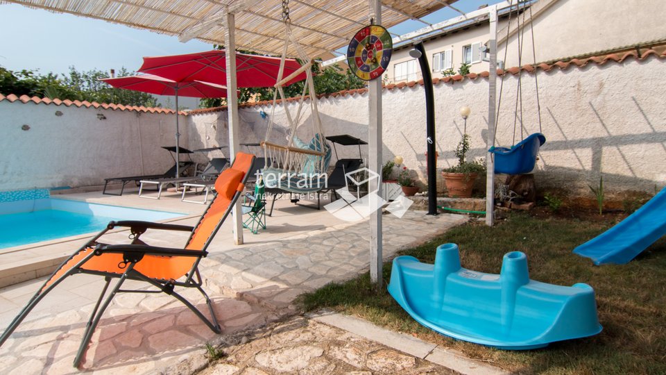 Istrien, Fažana, Valbandon, Einfamilienhaus 438m2 mit Swimmingpool, zu verkaufen